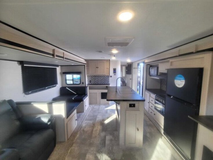 Thumbnail Photo undefined for New 2023 Coachmen Apex 293RLDS